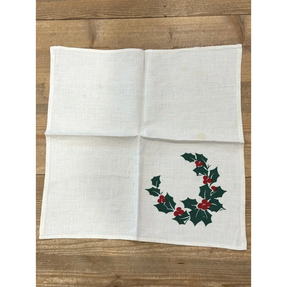 Vintage Christmas Holly Berry Wreath White Cloth Napkins Set 5 Festive IMPERFECT